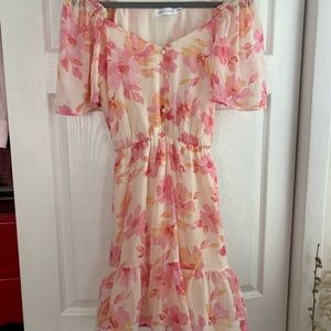 Romantic little sundress! Light and flory size medium from ALL IN FAVOR